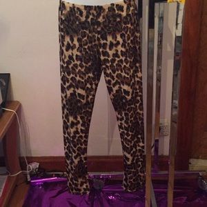 RUE 21 SATIN LEOPARD LEGGING SIZE LARGE